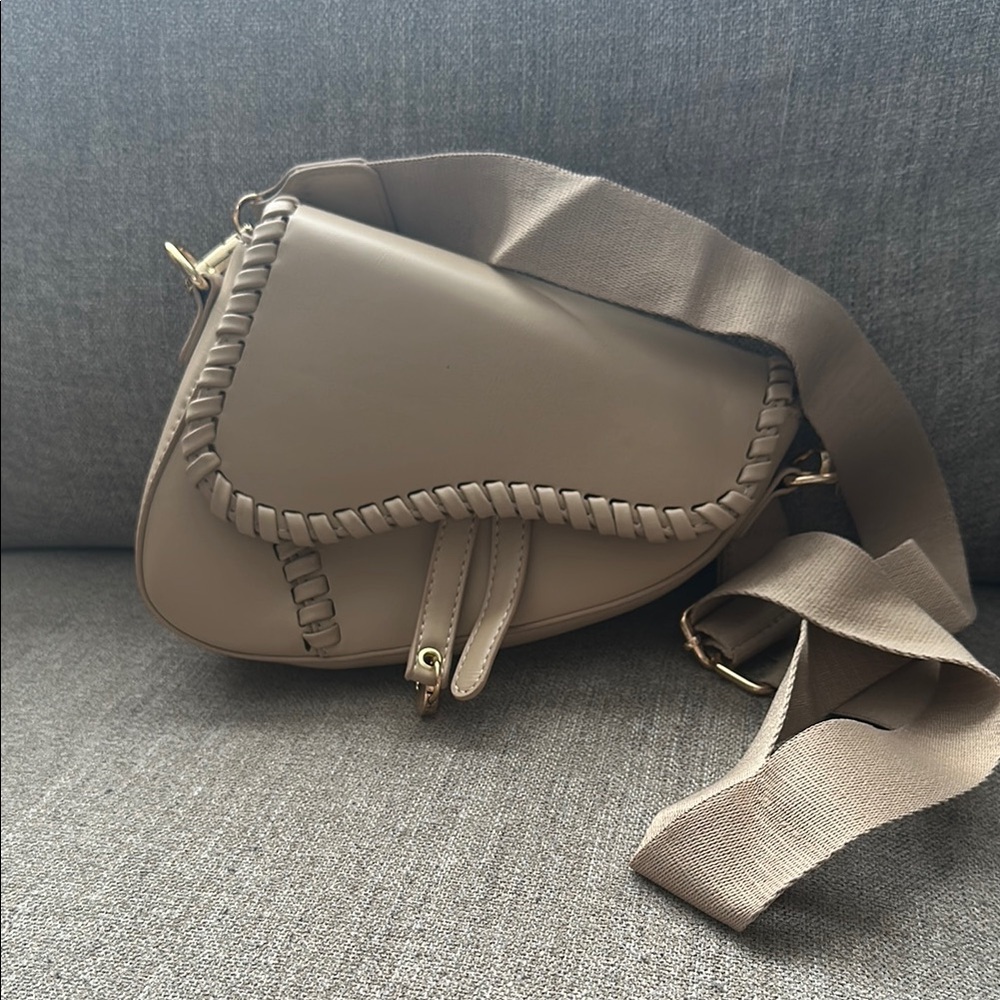 Elegant Tan Women's Bag